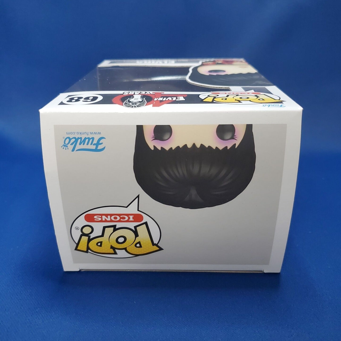 Funko POP 68 Elvira Diamond Red Glitter Dress 40 YEARS W Pop Protector
