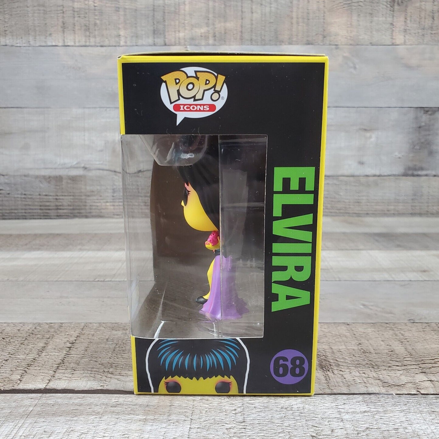 Funko POP 68 Elvira Black Light Glow 40 Years
