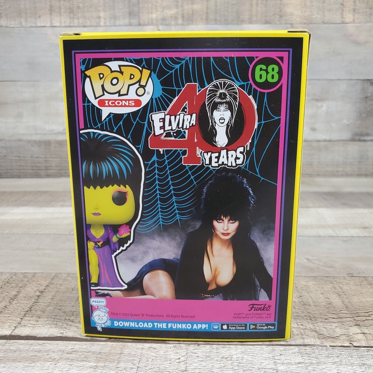 Funko POP 68 Elvira Black Light Glow 40 Years