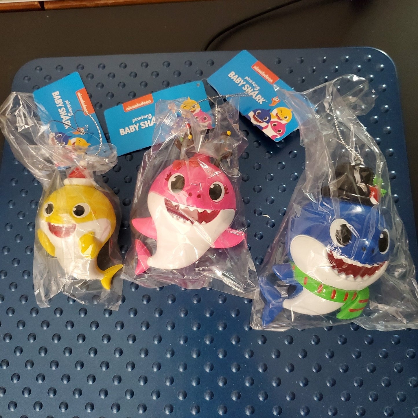 Nickelodeon Baby Shark Family Dad Mom & Baby Christmas Ornament Set Of 3 New